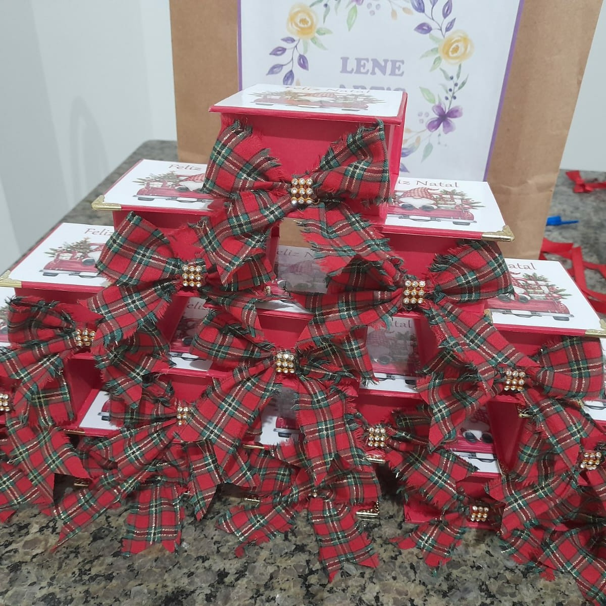 Caixas artesanais produzidas por uma aluna — resultado 2